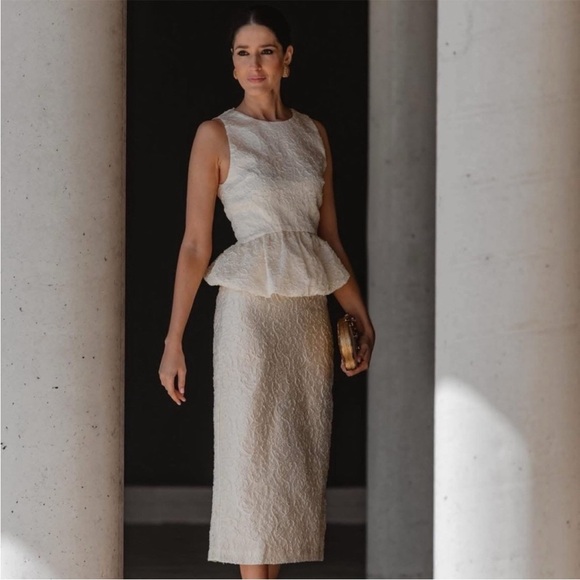 NWT ZARA TEXTURED MIDI SKIRT SiZE XS 
🚨PRICE FIRM NO DISCOUNT - Picture 3 of 15